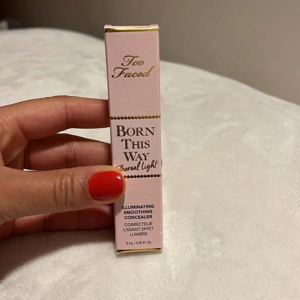 TOO FACED Born This Way Illuminating Concealer-Chocolate Truffle